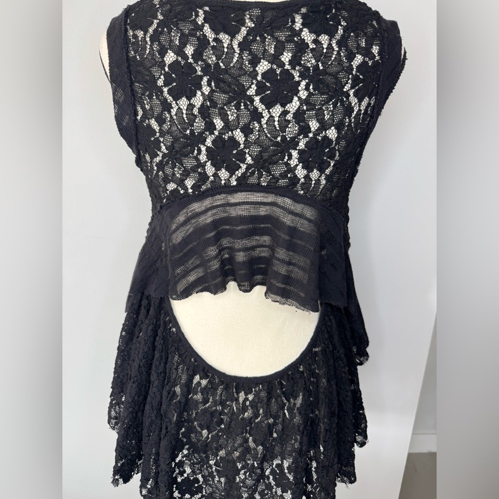 Black Lace Sleeveless Top - Picture 9 of 17